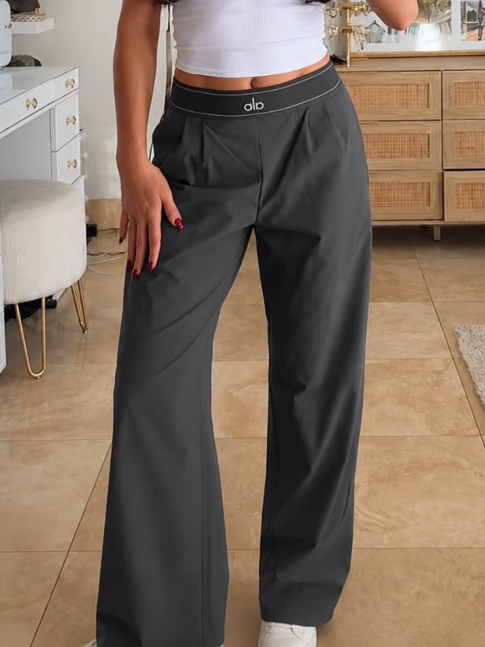 New ALO Yoga Dark Grey Straight Leg Pants (Regular) 🖤 Elevated Casual Look